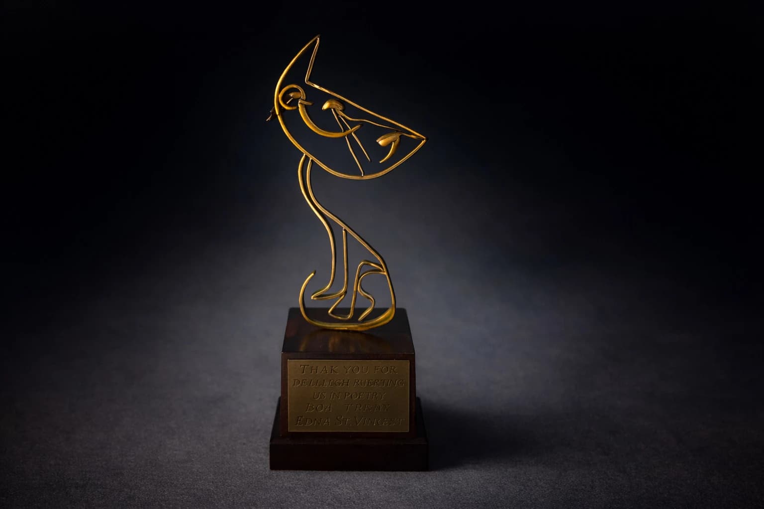 GATO DE OURO PARA A PRATA DA CASA
